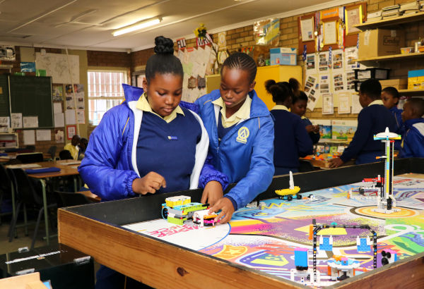TKLA learners working on robotics projects